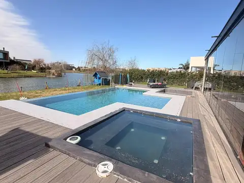 Casa en alquiler anual 3 dormitorios amoblada con piscina climatizada en El Canton a la Laguna