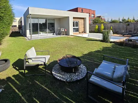 Casa 3 ambientes con 2 baños