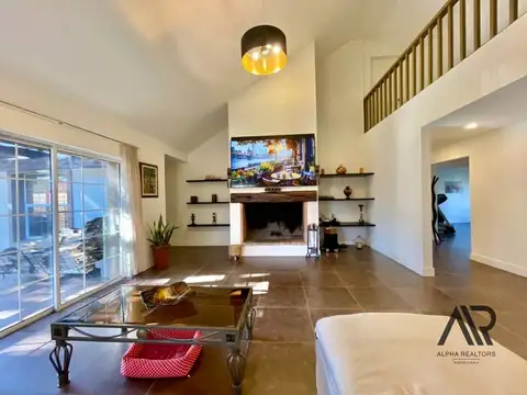 Impecable Residencia En Barrio Privado  - Exclusiva Para Exigentes