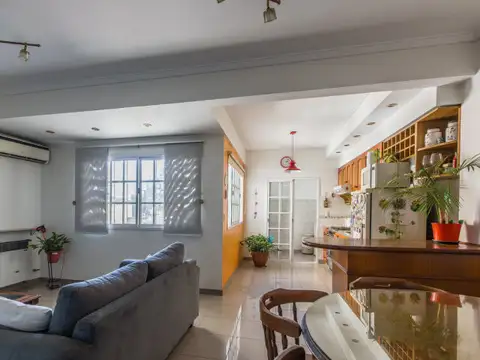 Venta. Piso 4 Amb. Frente. Dos balcones. Luminoso. Apto credito. Villa Luro