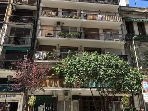 VENTA Amplio y luminoso 4 amb al fte con balcón corrido, 2 baños, 3 hab, reciclado, exc ubicacion