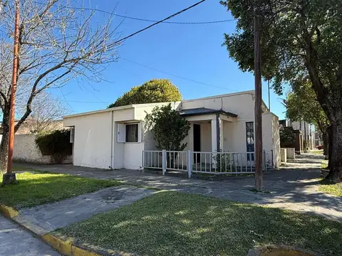 VENTA CASA A REACONDICIONAR ZONA OESTE 