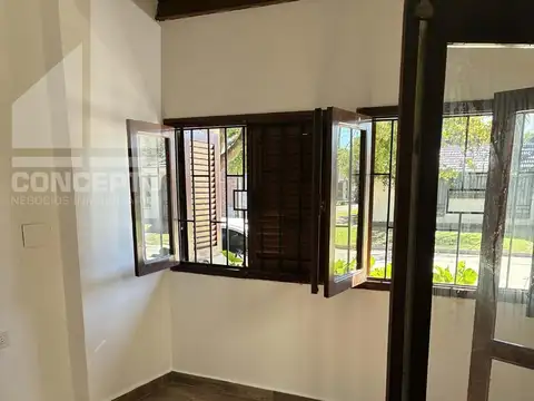 Casa 2 Dorm/Patio/Cochera en excelente ubicación