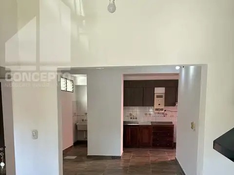 Casa 2 Dorm/Patio/Cochera en excelente ubicación
