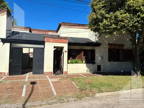 Casa 2 Dorm/Patio/Cochera en excelente ubicación