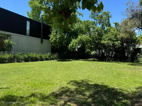 Venta de Lote  LAS LOMAS San Isidro / calle cerrada