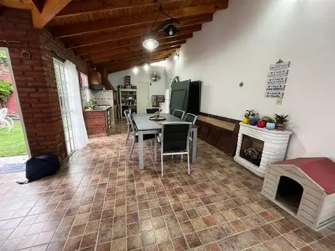 Casa 3 ambientes con 2 baños
