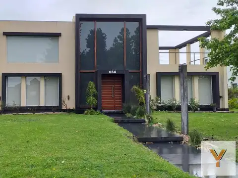 Casa en Alquiler - 3 Dormitorios 2 Baños - 323mts - Escobar - Los Robles - Haras Santa María
