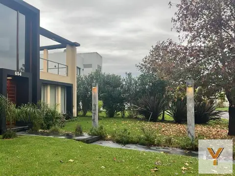 Casa en Alquiler de 3 dormitorios