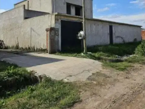 Casa en Venta con 3 cocheras