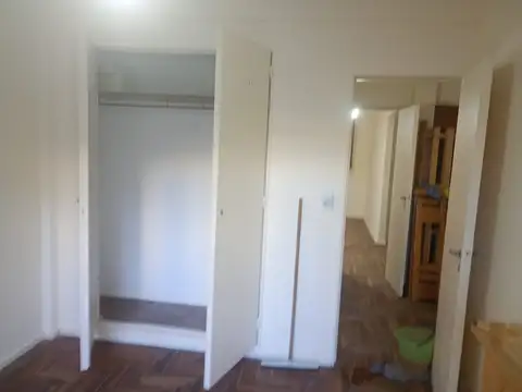 ALQUILER 2 AMB AMPLIOS """CON COCHERA Y  BALCON"""....CENTRO