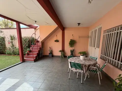 Casa en Venta con 5 cocheras