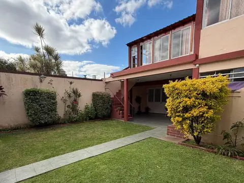 Casa 6 ambientes con 3 baños