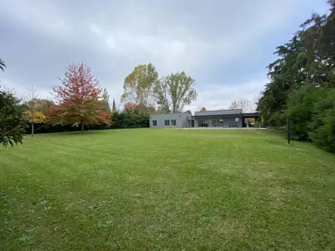 Casa en Venta con 5 cocheras