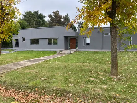 Casa 4 amb pileta gran lote