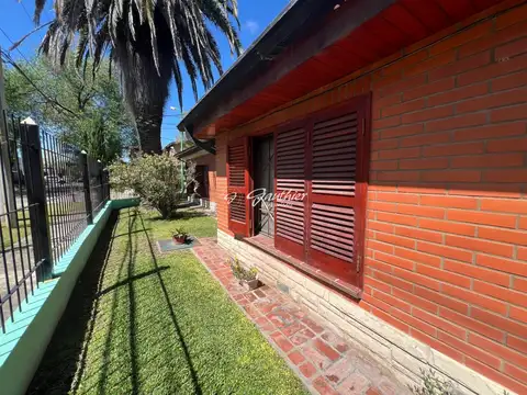 Casa en venta c/ cochera en Campana