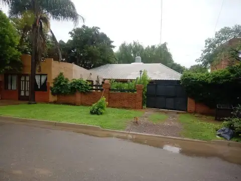 CASA EN VENTA 3 DORMITORIOS LOCAL COCHERA Y PATIO