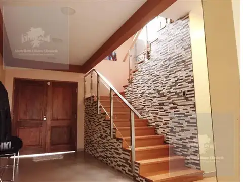 Casa 4 ambientes con 5 baños