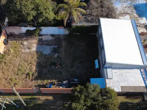 Lote de 420 m² en Zona Industrial "Torre Ader", con Galpón.