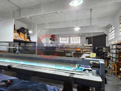 VENTA | DEPÓSITO / TALLER / LOCAL CON ENTREPISO – HIP. YRIGOYEN 3600,APTO CRÉDITO
