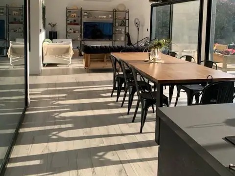 Casa 5 ambientes con 3 baños