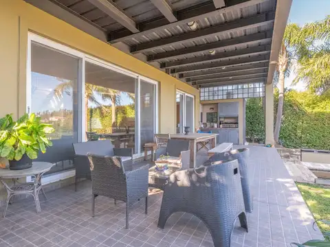 Casa 7 ambientes con 3 baños