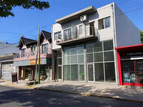 Local en barrio "Los Portones" - Ituzaingó Norte
