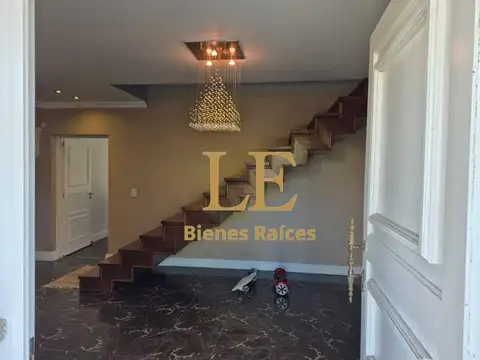 Casa en Venta con 7 cocheras