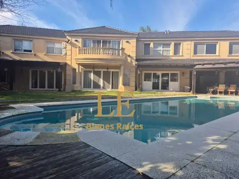 Casa 6 ambientes con 5 baños