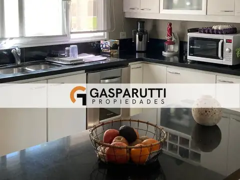 Casa 4 ambientes con 4 baños