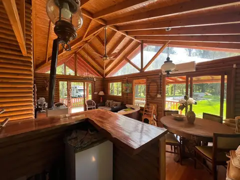 Casa 4 ambientes con 2 baños