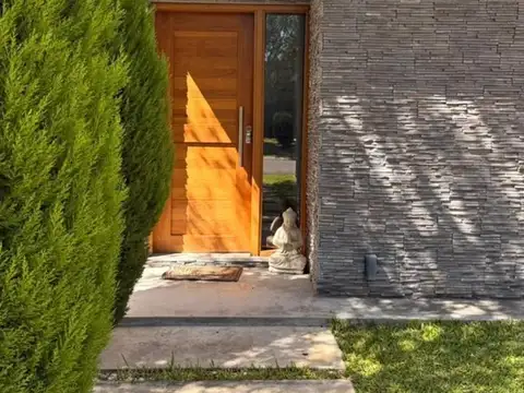 Casa  en Venta en La Comarca, General Pacheco, Tigre