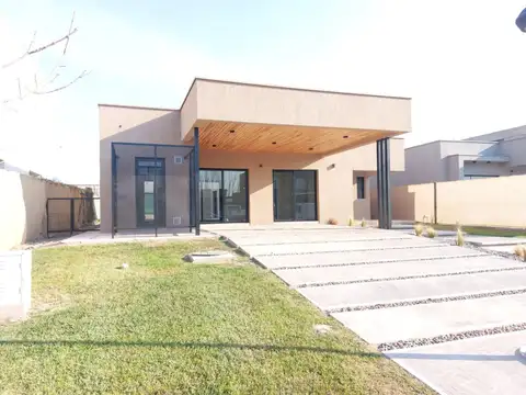Casa 4 ambientes con 3 baños