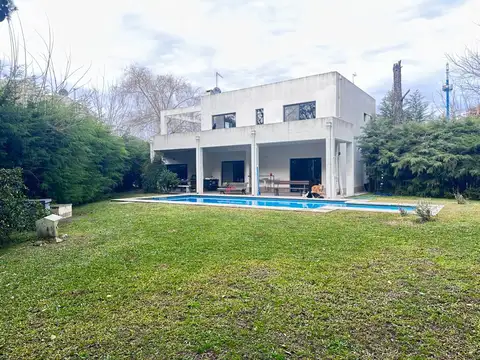 Casa en Venta con 2 cocheras