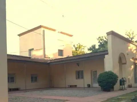 Edificio Comercial en venta - 10 Dormitorios 7 Baños - Berisso