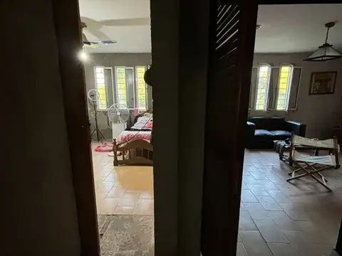 Venta de casa(grandes dimensiones) y gran terreno
