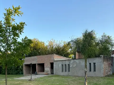 Venta de casa(grandes dimensiones) y gran terreno
