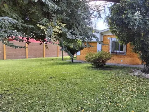 QUINTA EN VENTA CON PILETA Y QUINCHO EN LONGCHAMPS