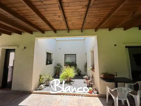 Casa en Venta con 3 cocheras