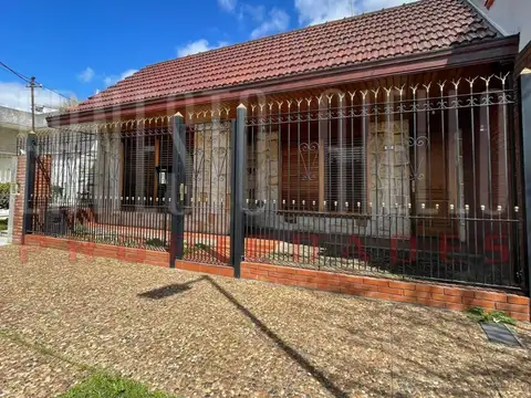ALQUILER HERMOSA E IMPECABLE CASA 2 AMB EN QUILMES OESTE CON PATIO