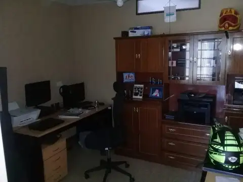Casa de categoría de 2 plantas, en un predio de 200 m2