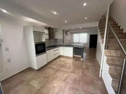 Dúplex de 3 ambientes c/ garaje  -en VENTA zona Boedo-