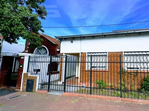 Chalet de 4 ambientes en excelente zona de Castelar Norte!
