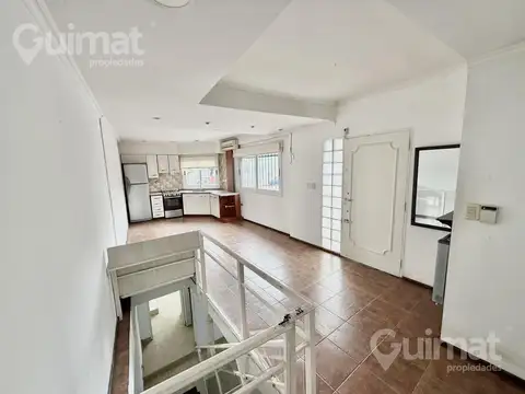 Depto Tipo Casa 4 ambientes con 2 baños