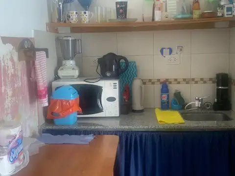 Local sobre av. Mitre reciclado a nuevo en Quilmes centro