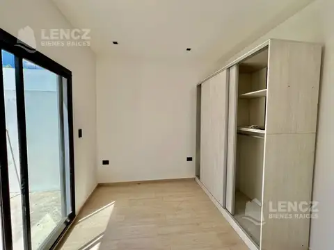 VENTA DEPARTAMENTO 2 AMBIENTES A ESTRENAR CON PATIO Y COCHERA – ¡IMPERDIBLE! BERNAL