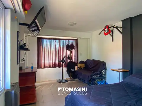 CASA DE 2 AMBIENTES CON PARQUE