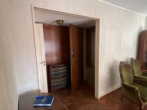 Departamento en Venta 3 Dormitorios a Modernizar con cochera en Rosario - Centro