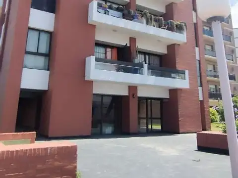 Av 1 2000, Piso 4