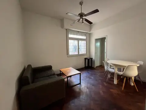 Departamento de 2 ambientes en muy buen estado,  sobre importante avenida